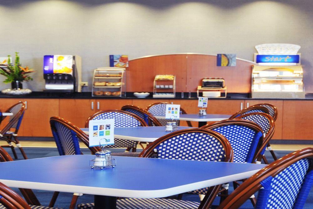 Holiday Inn Express Hotel & Suites Norfolk Airport By Ihg Esterno foto