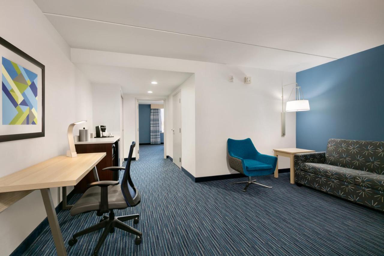 Holiday Inn Express Hotel & Suites Norfolk Airport By Ihg Esterno foto