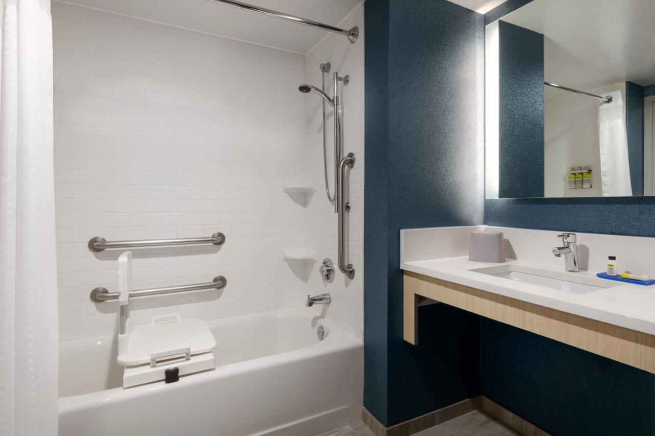 Holiday Inn Express Hotel & Suites Norfolk Airport By Ihg Esterno foto